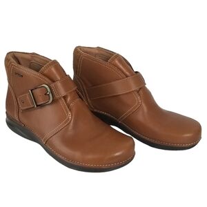 Clarks Appley Leather Mid Ankle Boot Dark Tan Size 7 Velcro Buckle Waterproof